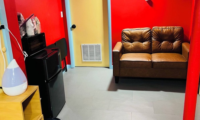 Irvington House | Single Room and Bathroom with its own private entrance