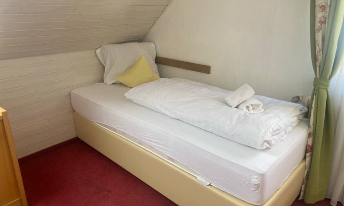 Hundsbach House | Single room with shared bathroom and kitchen in Hundsbach