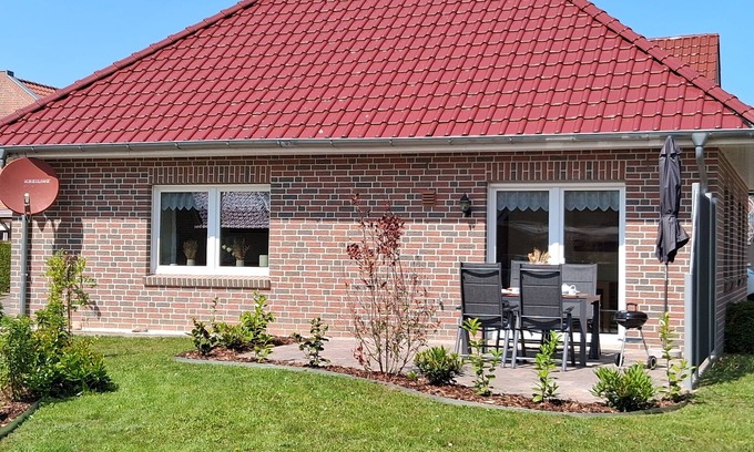 Weener House | Single-storey vacation home bungalow with wallbox in a quiet location in Weener