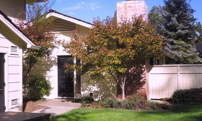 Napa Condo | Single Story Corner Quiet One Bedroom Deluxe Condo Suite with Private Patio