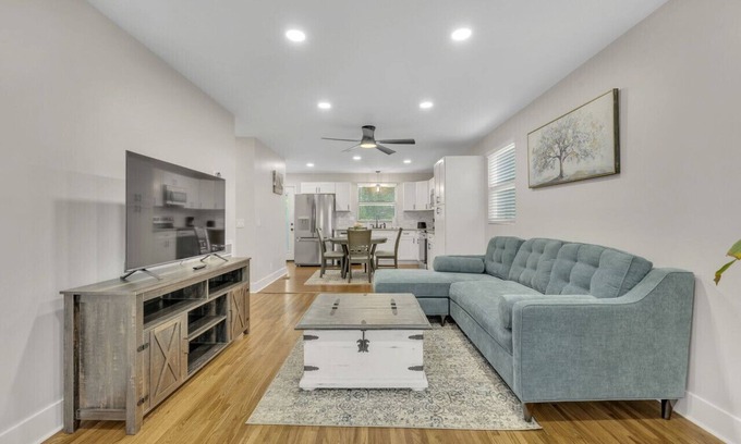 Hope Gardens House | Single Story Home Pet-Friendly w/Fenced-in Yard! 5 to Downtown