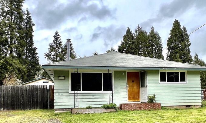 Oakridge House | Singletrack Shack Remodeled home in the center of Oakridge