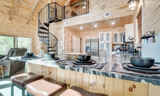 Cleveland Cottage | Sip, Hike & Explore: Sleek Retreat in Cleveland!