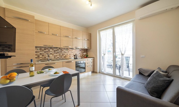 Borghetto Santo Spirito Apartment | Sirius, one-bedroom flat 200 m from the beach and with rooftop condominium pool
