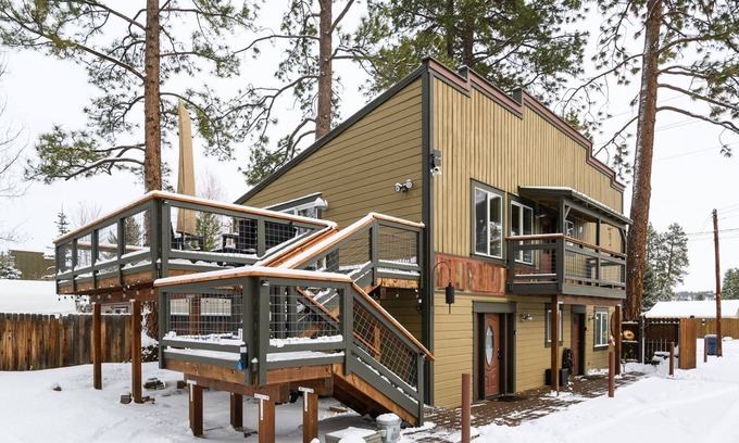 Sisters House | Sisters Home Upper - One bedroom/One bath - Sleeps up to 5