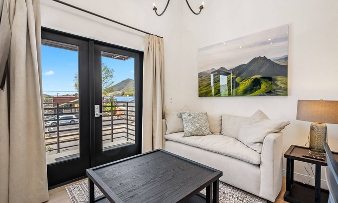 San Luis Obispo Apartment | Sisters Suite at the Junction
