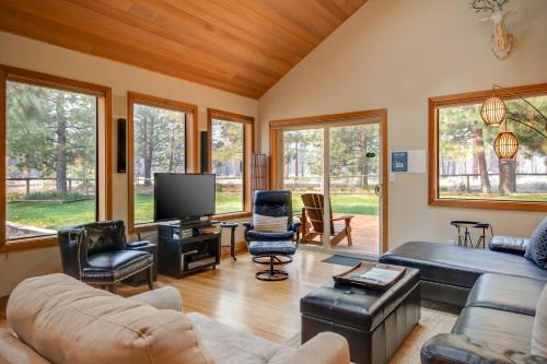 Sisters House | Sisters Tollgate Retreat with Hot Tub & WiFi