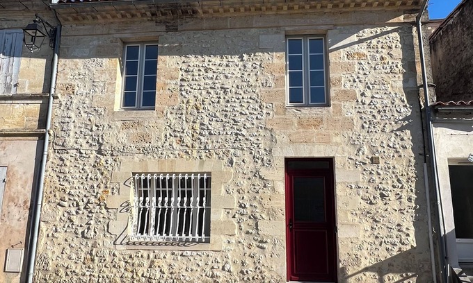 Saint-Estephe House | Située au Coeur des Vignobles du Médoc, Près de Bordeaux et des Plages Océanes