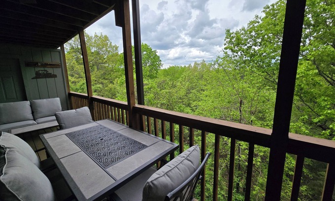 Branson West Condo | Siver Dollar City Just 5 Minutes Away From This Family Friendly 2bd 2 ba Condo