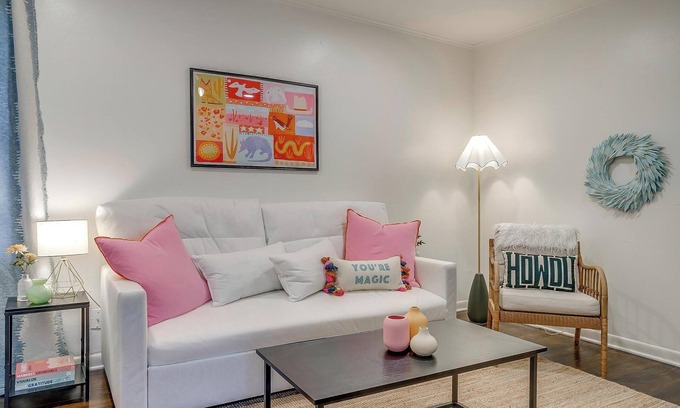 Monticello Apartment | Sixth St. Hideaway- Walking Distance to 7th!