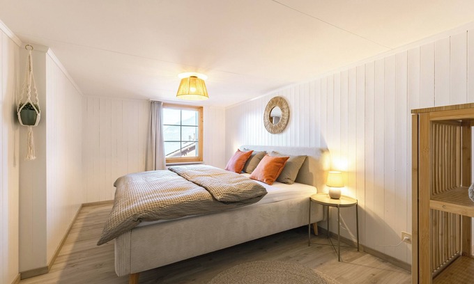 Leissigen Apartment | Skandi Lodge with lake view near Interlaken