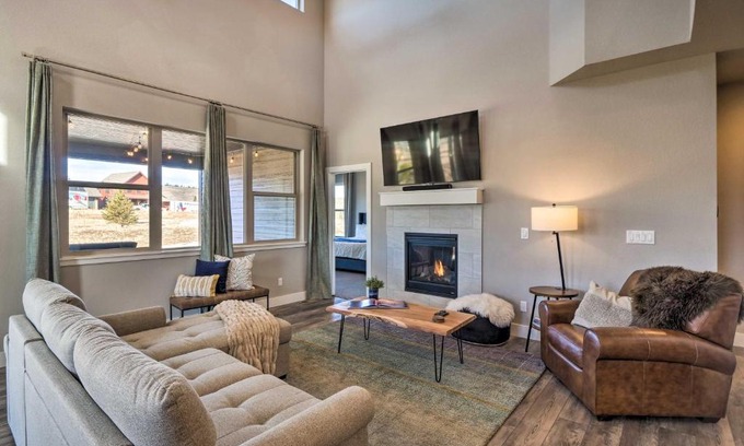 Grand Elk Ranch House | Ski and Hike Home with Hot Tub and Gas Grill in Granby
