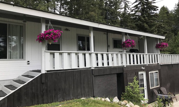 Golden House | Ski and Sled Vacation Home