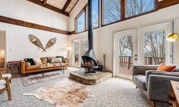 Beech Mountain House | Ski chalet-inspired getaway with mountain views & wood-burning fireplace