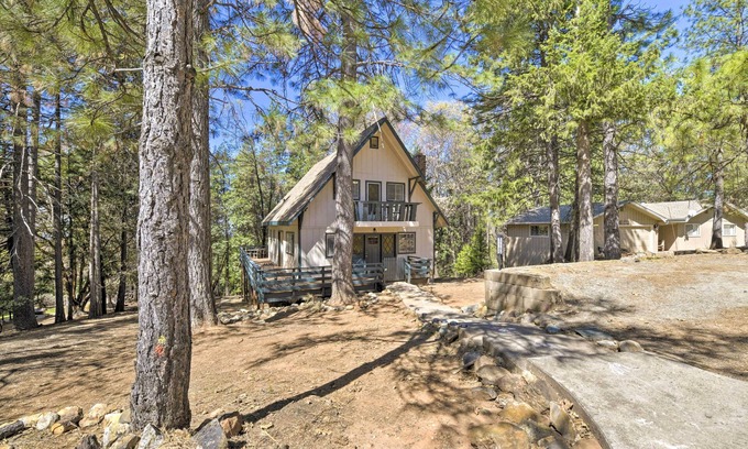 Glencoe Cabin | Ski, Golf & Hike: Cabin w/Deck in Pioneer!