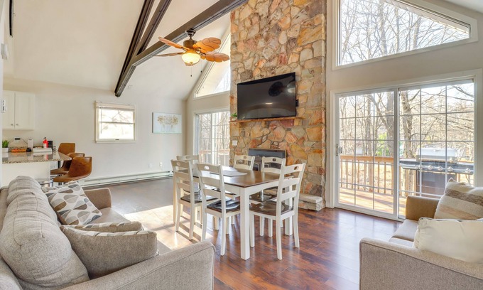 Briar Crest Woods House | Ski, Hike & More: Poconos Home w/Hot Tub