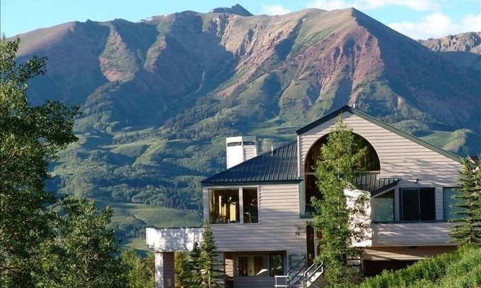 Crested Butte House | Ski-in-Out, 5/4 Custom Home Comfortably Sleeps 17
