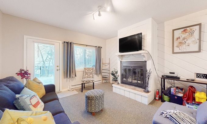 Ludlow Condo | Ski-in/out condo with a pool, tennis & fast WiFi - Sachem Trail at Okemo