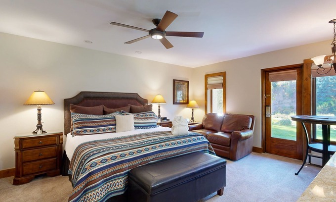 Vail Apartment | Ski-in/out lodge studio w/mountain view, fast WiFi & shared pool, hot tubs, W/D