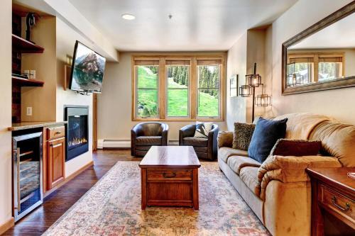 Winter Park House | Ski In Out Luxury Condo 2403 I Hot Tub I Gym I Ski Views I Best Price I FREE Adventures Daily