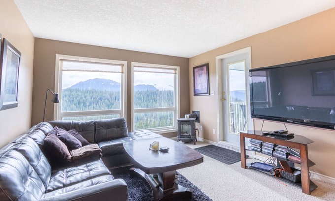 Courtenay House | Ski In/Out - Mt. Washington Paradise