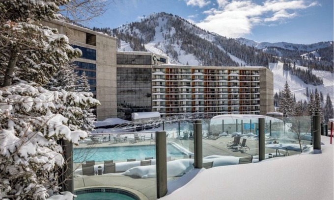 Salt Lake Mountain Resorts Condo | Ski in/out one bedroom condo at the Cliff Club at snowbird