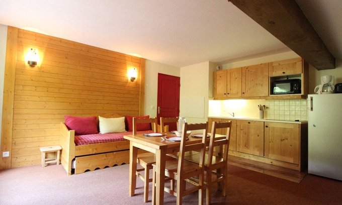 Val Cenis Apartment | Ski-In/Ski-Out Apartment for 4 with Pool & Sauna in Val Cenis