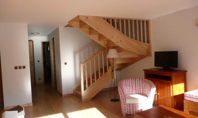 Pralognan-la-Vanoise Apartment | Ski-in/ski-out & foot of the slopes, terrace, balcony, tv, ski locker, 57m², Pralognan-la-Vanoise