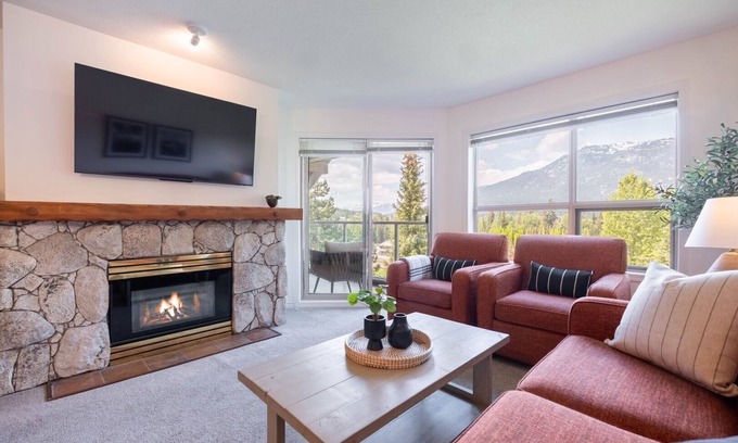 Whistler Condo | SKI-IN/SKI-OUT 1BDR Condo with Pool & Hot Tub | Spectacular location!