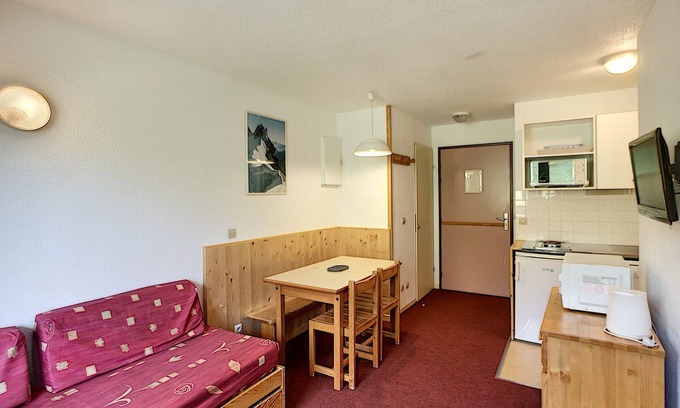 Les Bruyeres Apartment | Ski-In/Ski-Out 2-Room Apartment for 4 with Mountain View, WiFi - Les Menuires