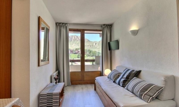 Plagne Soleil Apartment | Ski-in/Ski-out Apartment with Balcony and Equipped Kitchen