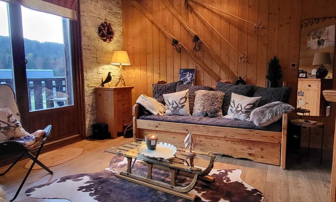 Les Esserts Apartment | Ski in ski out, comfort & stunning views in this charming chalet-style duplex