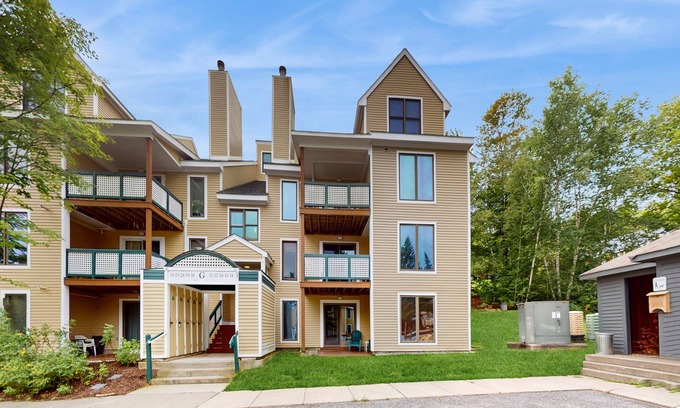 West Dover Condo | Ski-in/ski-out condo w/deck, wood-burning fireplace, wifi, community amenities