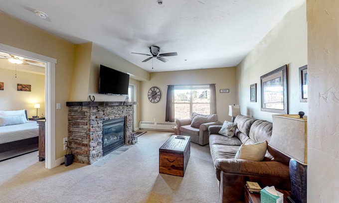 Silvercreek Condo | Ski-in/ski-out condo with gas fireplace, shared hot tub, pool, & mountain views