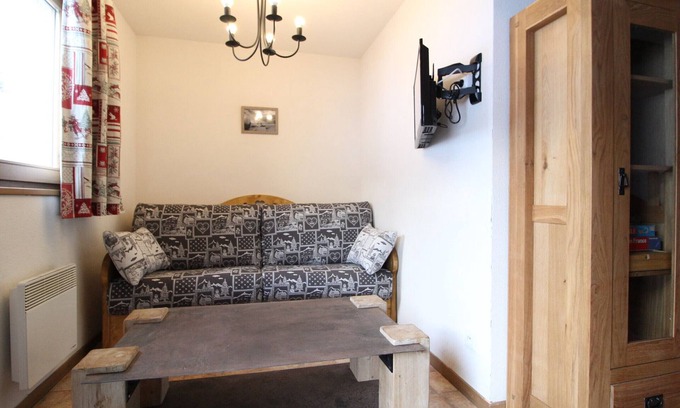 Val Cenis Apartment | Ski-In/Ski-Out Duplex for 10 with Balcony, Parking, and WiFi in Val-Cenis