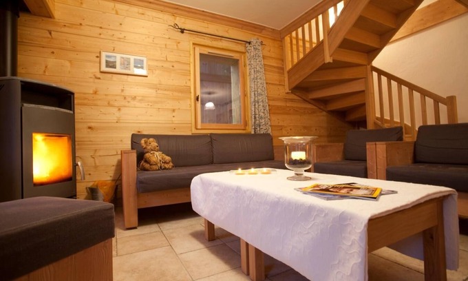 Les Bruyeres Apartment | Ski-in/ski-out & foot of the slopes, 1st floor, fitness, terrace, balcony, tv, ski locker, 105m²