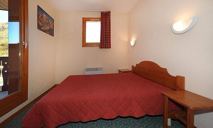 Les Bruyeres Apartment | Ski-in/ski-out & foot of the slopes, 2nd floor, balcony, tv, ski locker, 40m², Les Menuires