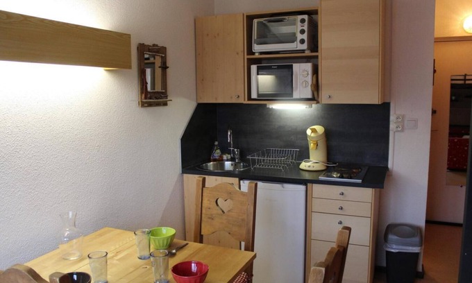 Saint-Etienne-en-Devoluy Apartment | Ski-in/ski-out & foot of the slopes, 6th floor, view valley, tv, 17m², Superdévoluy