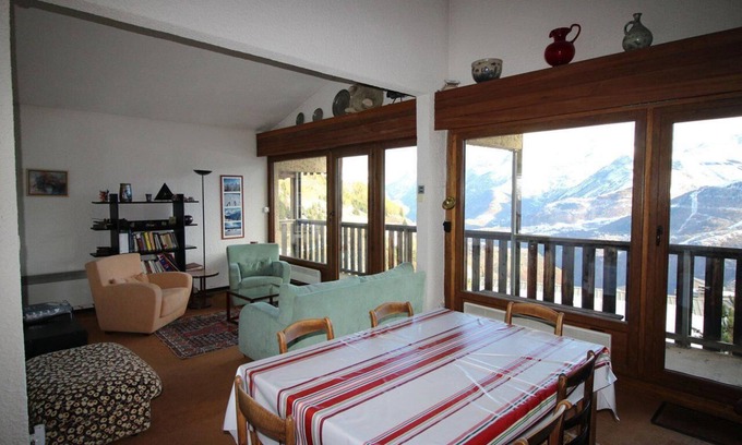 Auris Apartment | Ski-in/ski-out & foot of the slopes, 2nd floor, view panoramic, balcony, tv, ski locker, 55m²