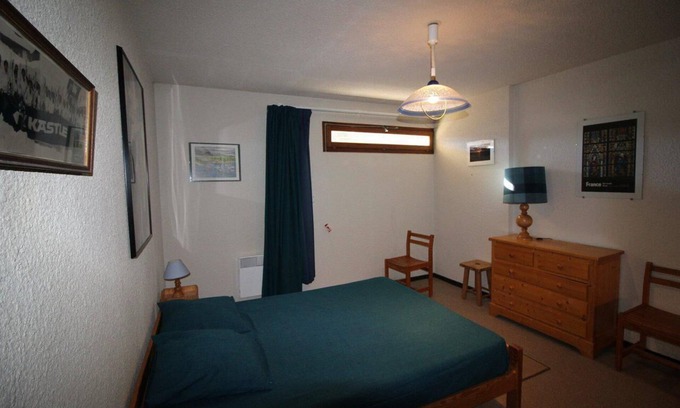 Auris Apartment | Ski-in/ski-out & foot of the slopes, Ground floor, view ski slopes, balcony, tv, ski locker, 55m²