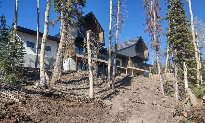 Beaver Cabin | Ski-in-Ski-out Modern Scandinavian Cabin built in 2022 with Jacuzzi