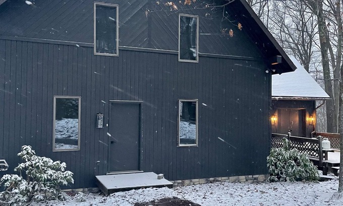 Hidden Valley House | Ski-In Ski-Out @ Mountain Memories located at Hidden Valley Resort PA