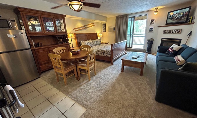 Jeffersonville Apartment | Ski-in/Ski-out Slopeside Studio Smuggler's Notch Resort - UPDATED LOWER RATES