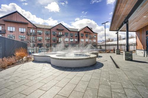 Park City Apartment | Ski-InandSki-Out Park City Studio Community Hot Tub