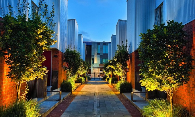 Christchurch City Centre House | Ski Shuttle Access! 2BR CBD Townhouse by Bus Interchange + Free Parking - JJHome
