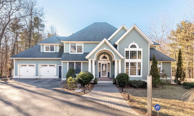 Laconia House | Ski-Snowmobile-Hike-Boat-Swim-Fall Foliage-Concerts: Large home, 3 levels of FUN