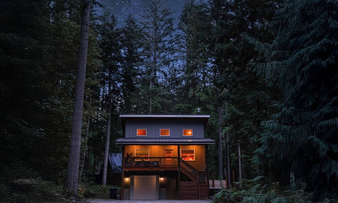 Warnick House | Ski, Soak, Stay! A/C, Pet-Friendly Cabin