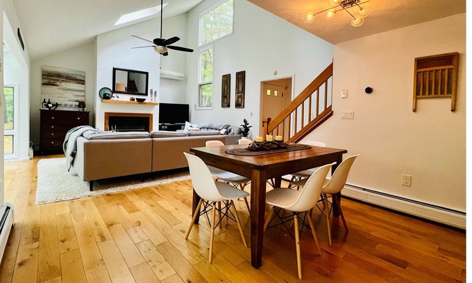 Goshen House | Ski & Stay: 5 bedroom w/ hot tub 10 min to Mohawk Mountain