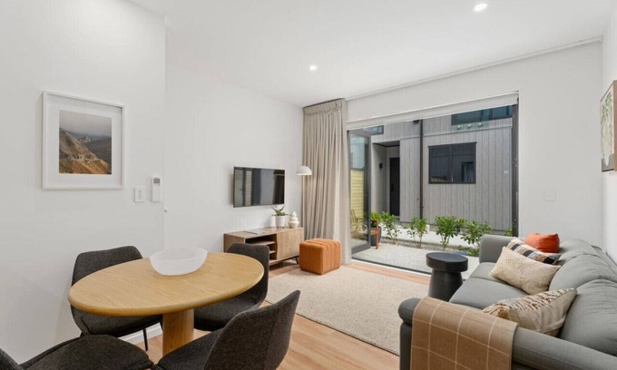 Arthur's Point House | Skippers Rest | Townhouse