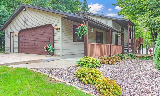 Mosinee Cabin | Skipping Rock Retreat, Mosinee WI Completely updated lakefront get-away.
